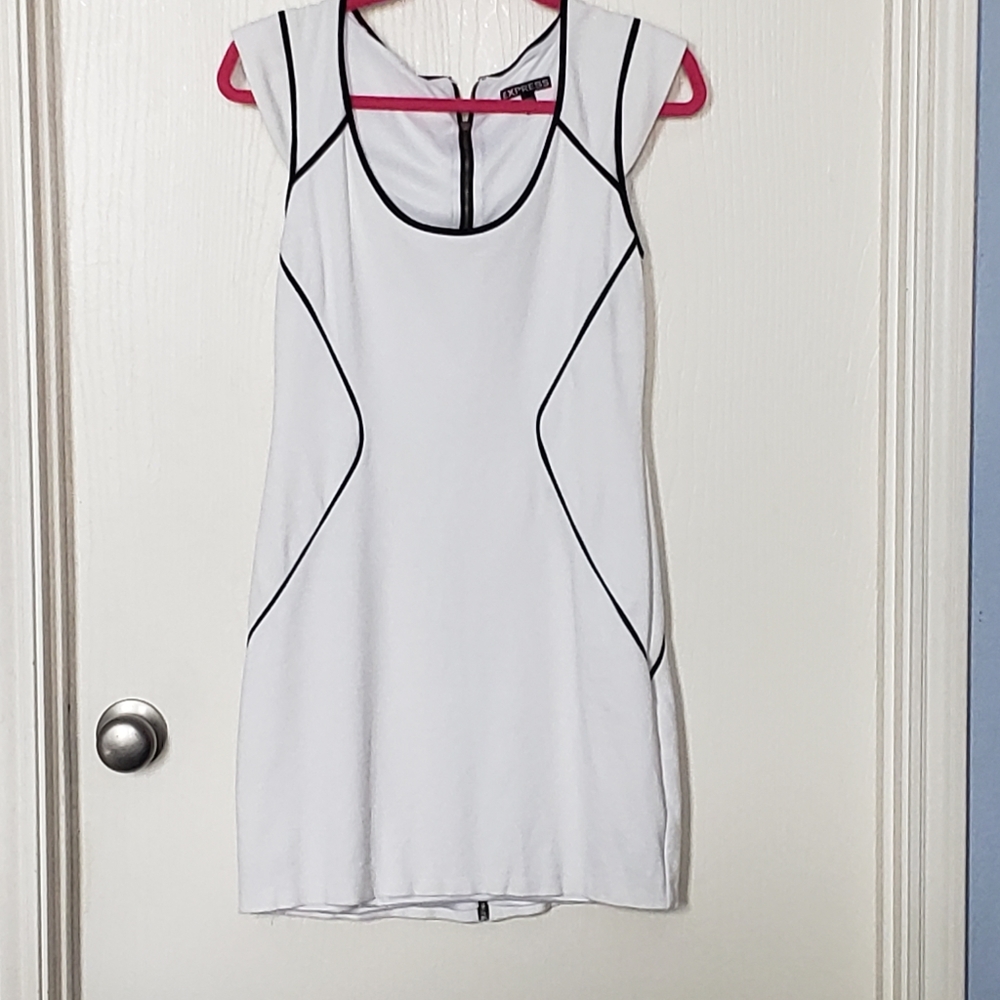 4/$25🌻Express white and black dress size 8
